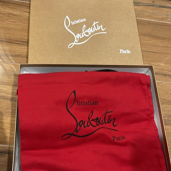 Louboutin velour strap flat shoes size 37 or 7 - Picture 10 of 10